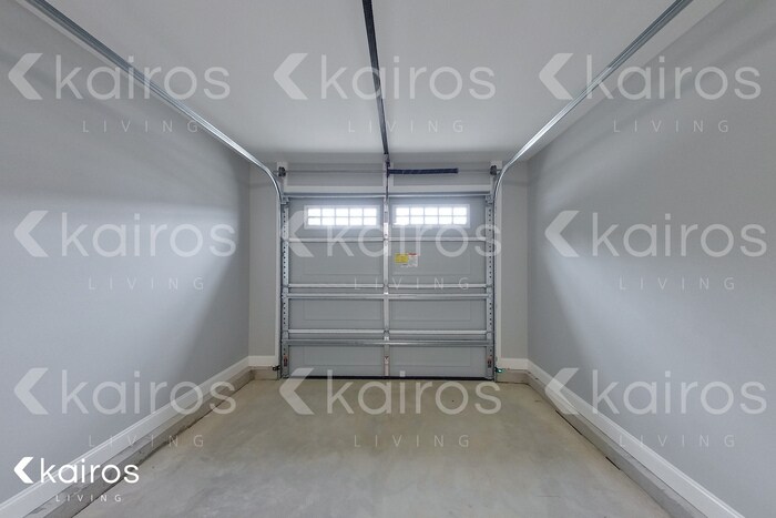 Building Photo - 3717 Oak Leaf Way