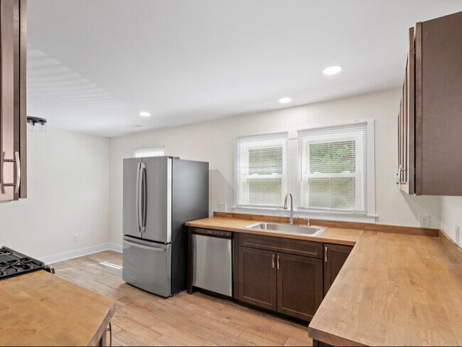 Building Photo - 64 Druid Dr