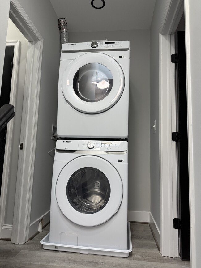 Building Photo - 2001 Boone St