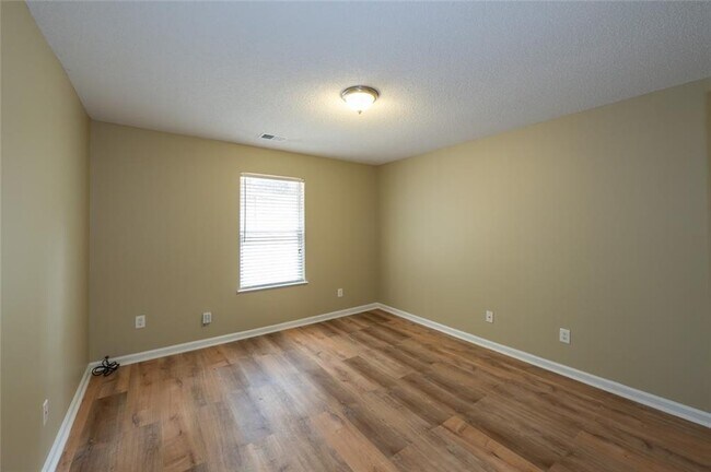 Building Photo - 3100 Pebble Creek Ln