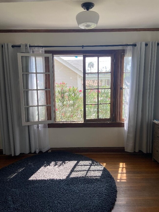 Building Photo - 1618 Micheltorena St