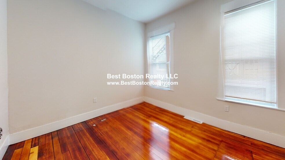 Building Photo - 16R Warren Ave. Unit 2