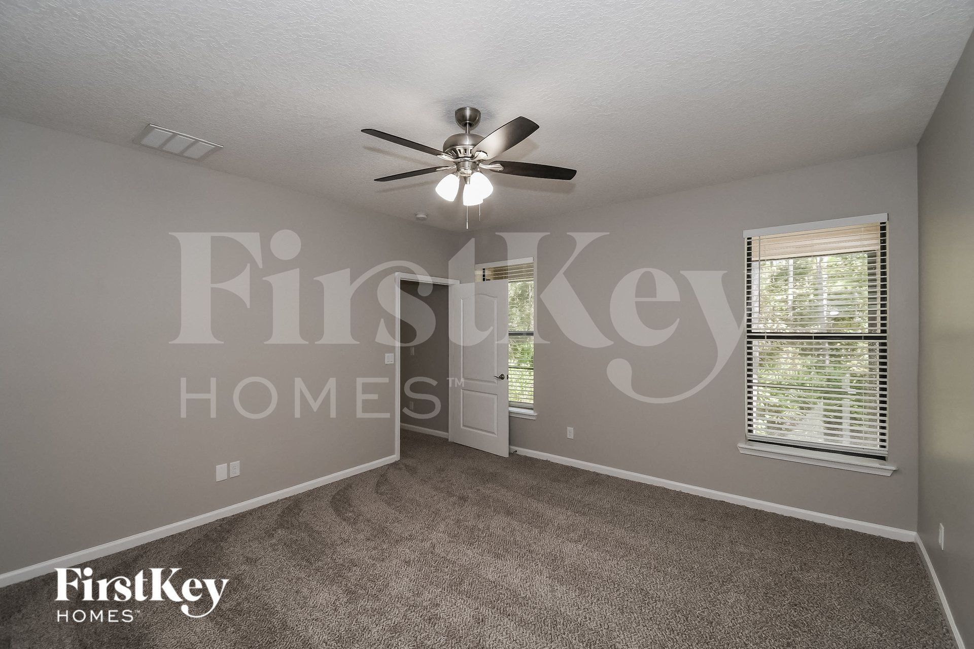 Building Photo - 13737 Devan Lee Dr N