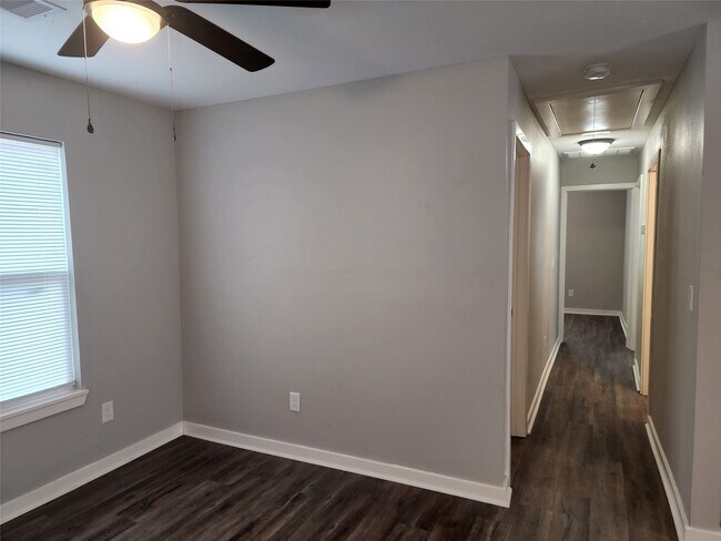 Building Photo - 1508 Carver Ave