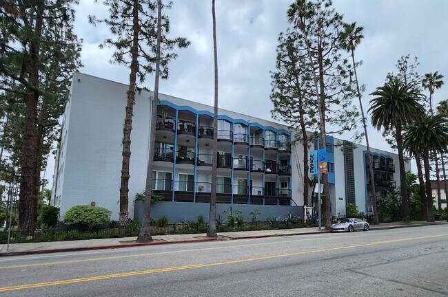 Building Photo - 7560 Hollywood Blvd
