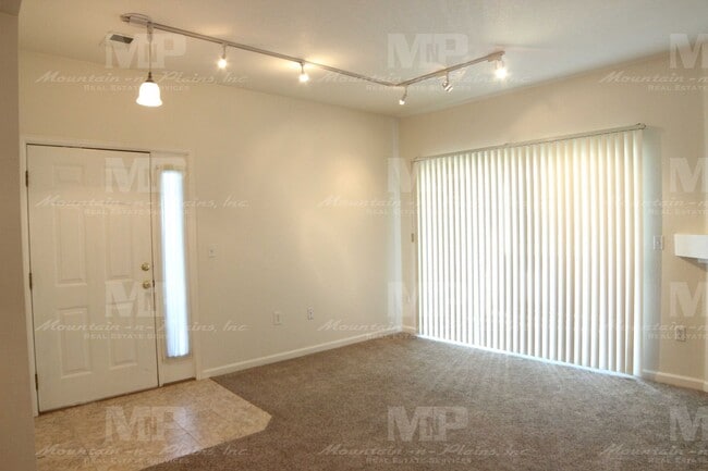 Building Photo - 5225 White Willow Dr