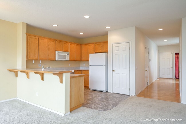 Building Photo - 6554 NE Forest Ln