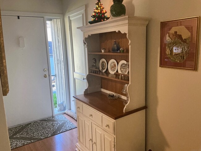 Building Photo - 504 Heritage Vlg