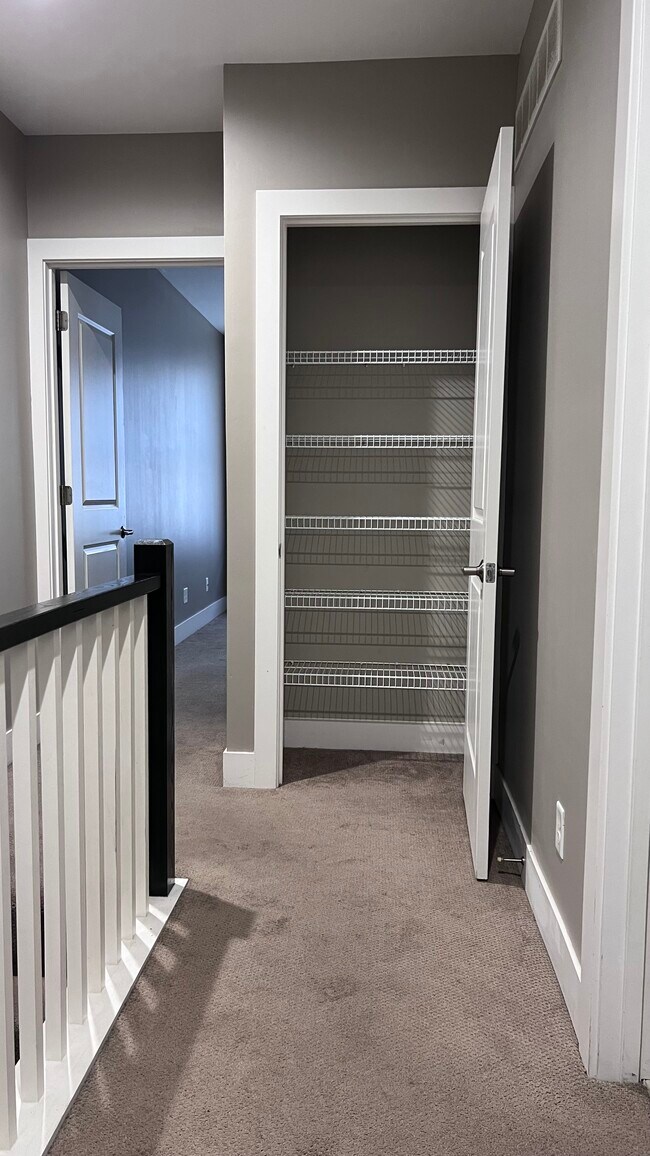 Building Photo - 438 Northern Ave