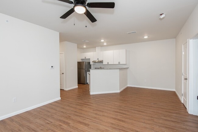 Building Photo - 122 Harmony Mdws Ct