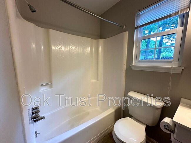 Building Photo - 46 Oak Grove Rd