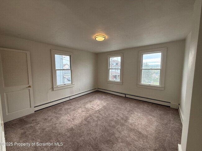 Building Photo - 949 Carmalt St