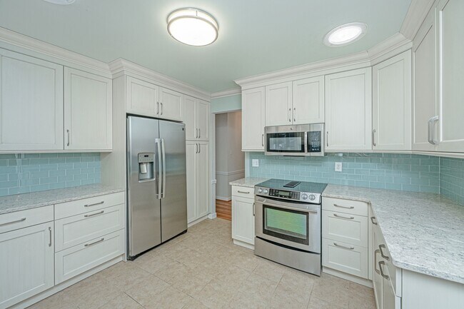 Building Photo - 1791 Dunbarton Dr