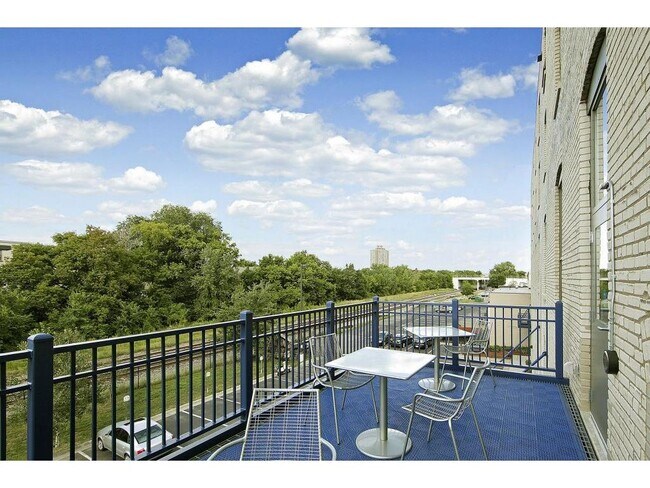 Building Photo - 127 5th St NE