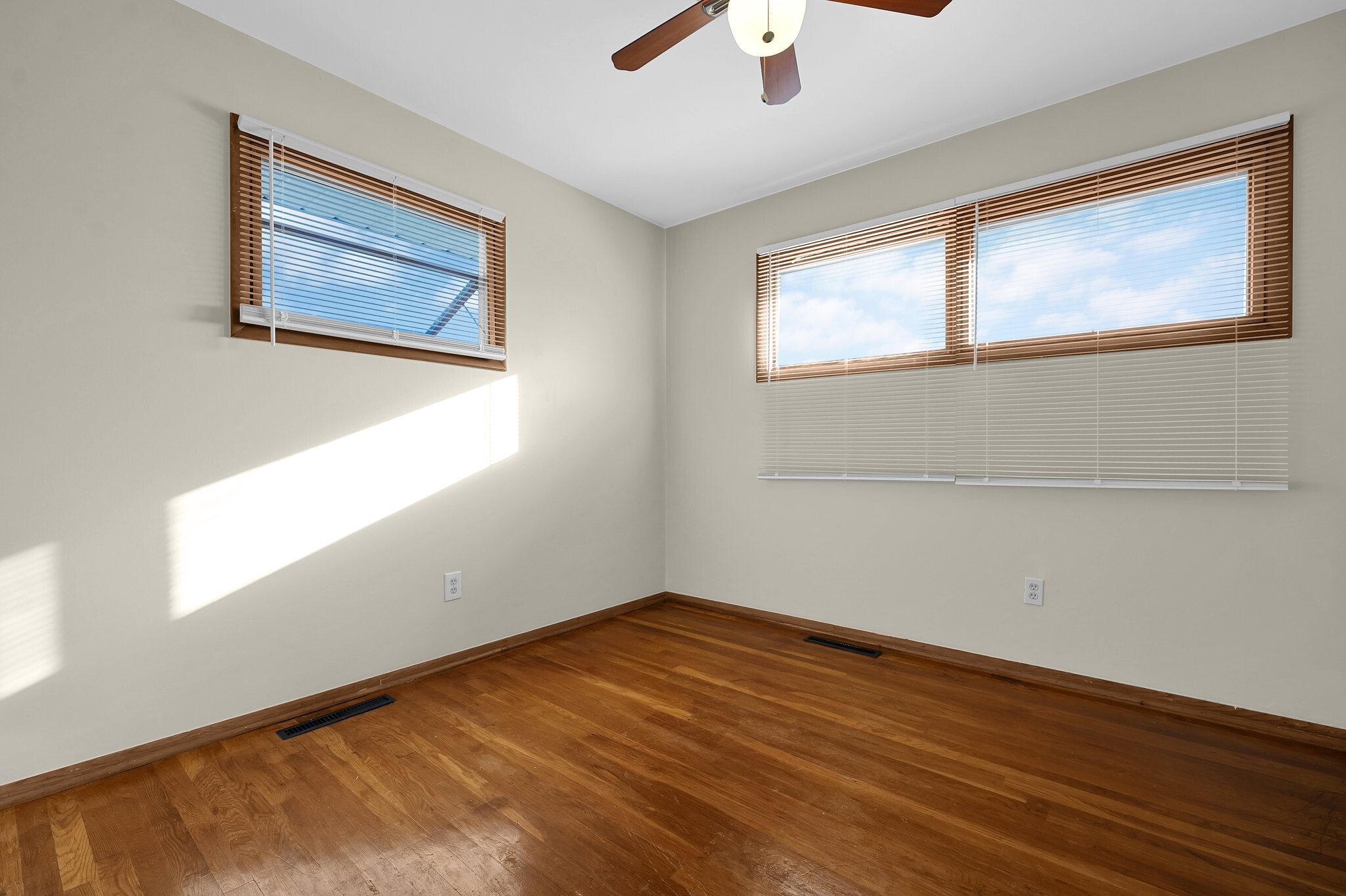 Building Photo - 995 Wiltshire Rd