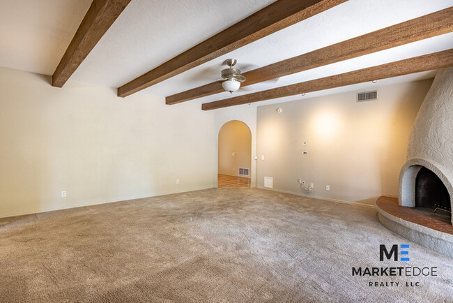 Building Photo - 4Bed/2.5Bath Home at 56th/Cactus! $399 MOV...