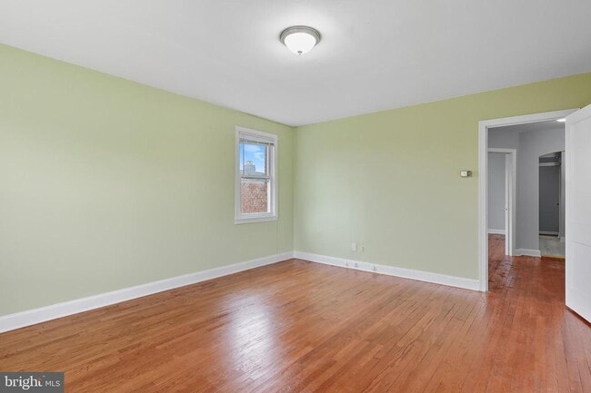 Building Photo - 3919 R St SE