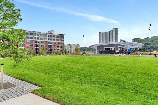 Building Photo - 1300 Grand St