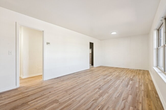 Building Photo - 1412 NE 38th St