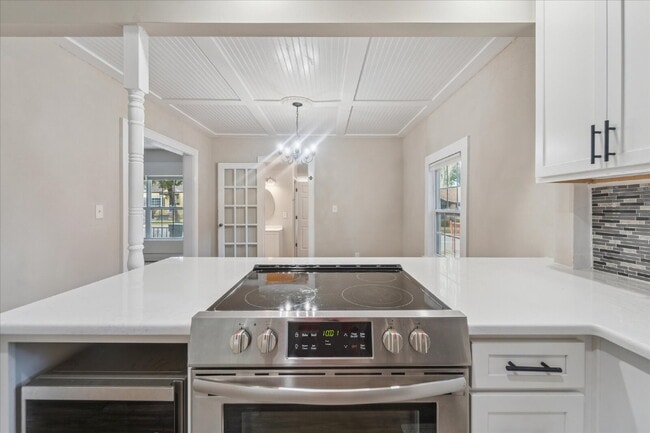 Building Photo - Charming Midtown Home – Updated and Move-I...
