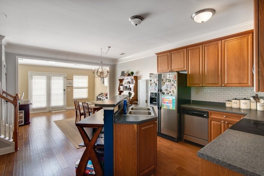 Building Photo - 7031 Sunnywood Dr