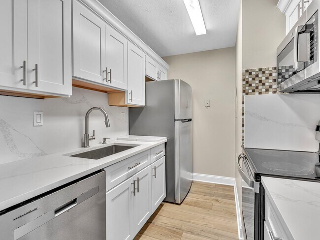 Building Photo - 1163 Lake Terry Dr