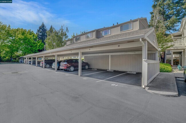 Building Photo - 2725 Oak Rd