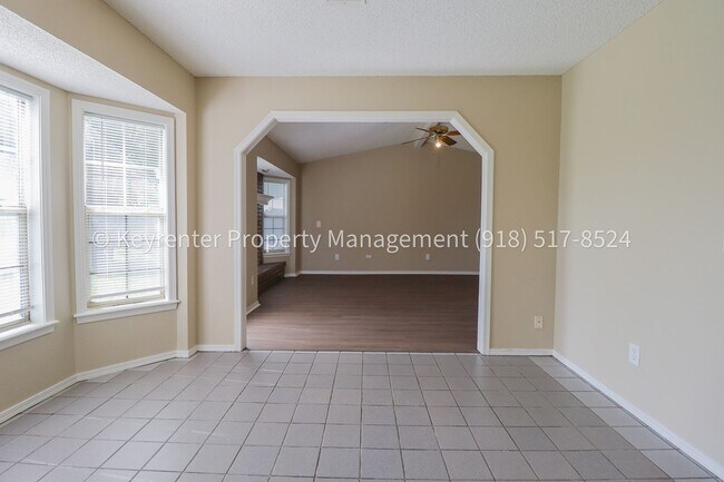 Building Photo - 3 Bed | 2 Bath in East Tulsa!
