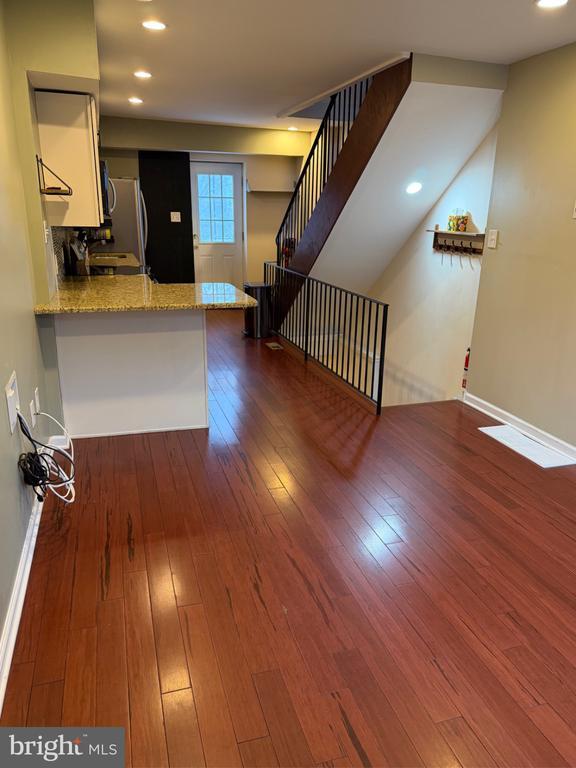 Building Photo - 132 W Thompson St