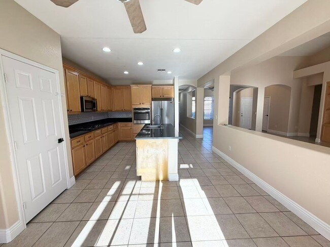 Building Photo - 2295 Tedesca Dr