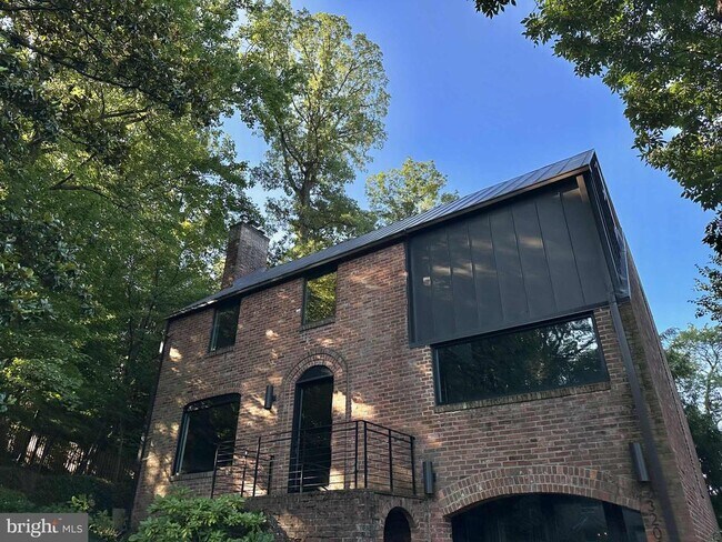 Building Photo - 3202 19th Rd N