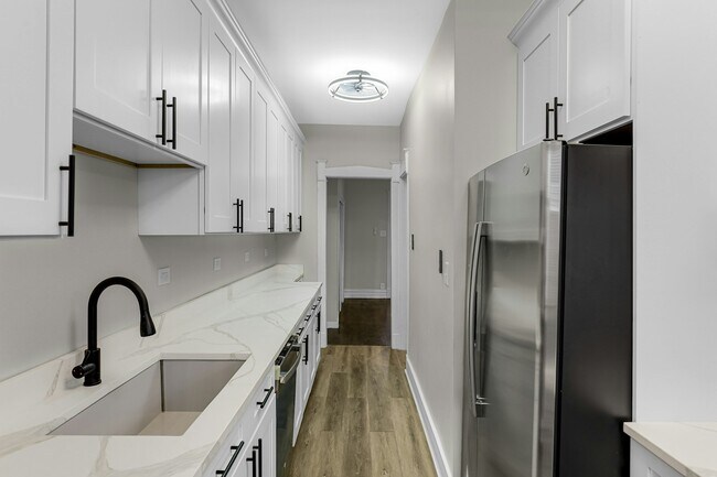 Building Photo - 6360 S Greenwood Ave