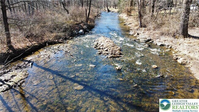 Building Photo - 3470 Rhododendron Dr