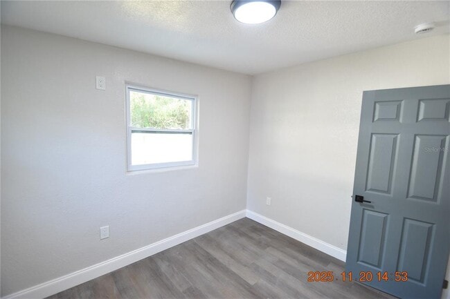 Building Photo - 825 Lincoln Ave