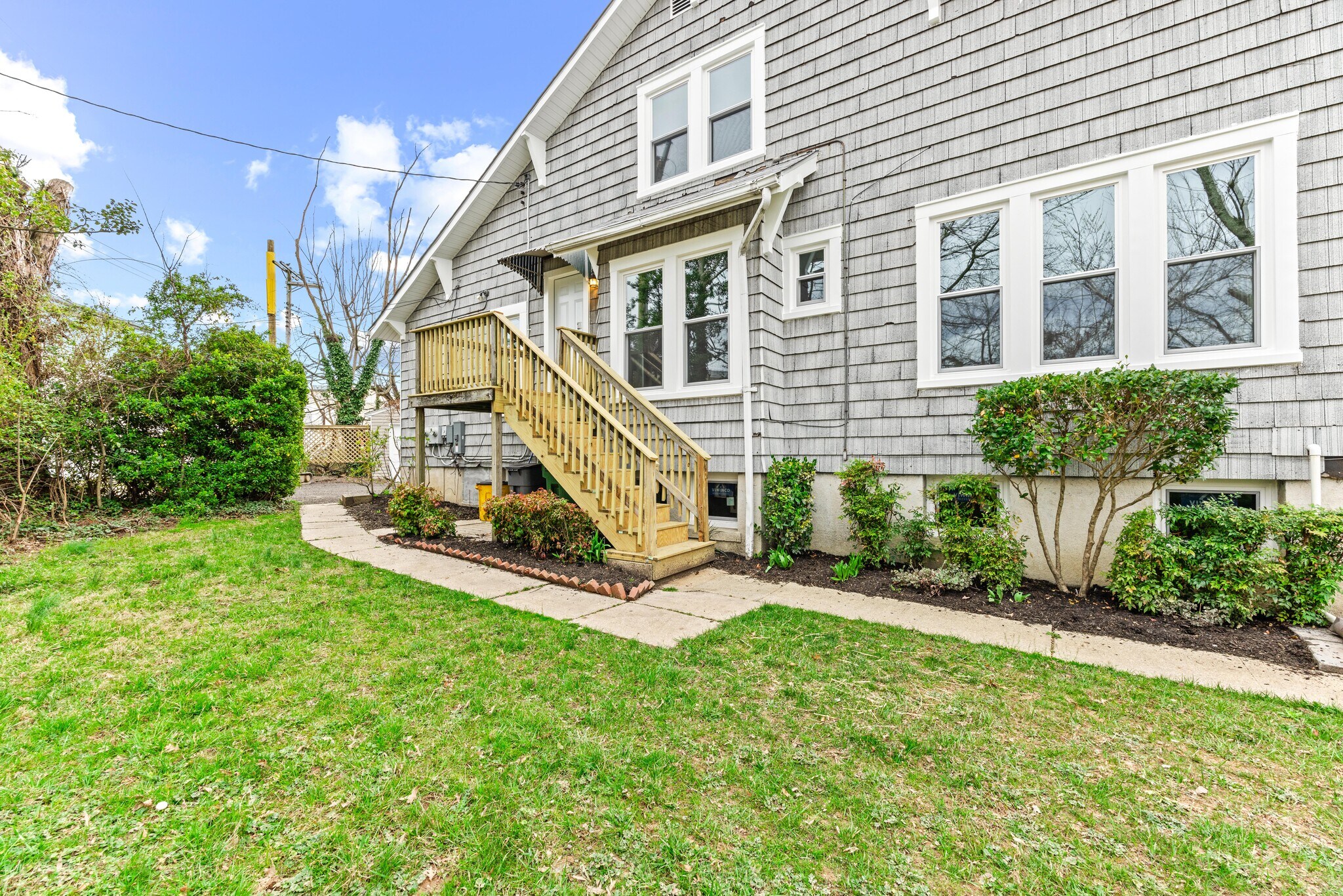 Building Photo - 2921 Glenmore Ave