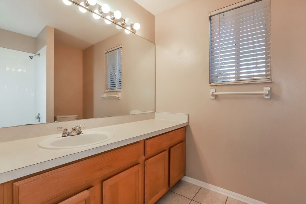 Building Photo - 9323 Hidden Water Cir