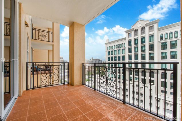 Large balcony - 1607 Ponce de Leon Blvd