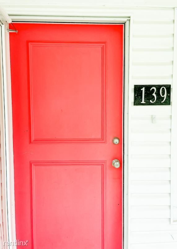 Building Photo - 3 br, 1 bath House - 139 Embassy Ln.