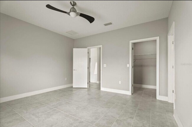 Building Photo - 5 Bedroom Single Family Home in Deltona