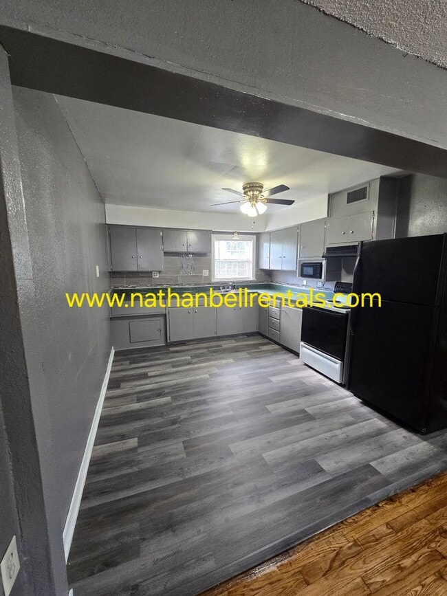 Building Photo - 325 17th St NE