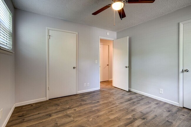 Building Photo - Newly Updated Home Just Minutes From Downt...