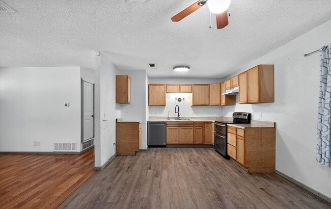 Building Photo - 604 Fegan St