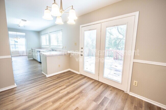 Building Photo - 225 Samantha Dr