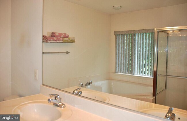 Building Photo - 18722 Broken Oak Rd