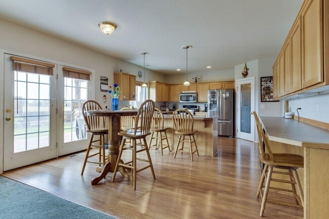 Building Photo - Gorgeous home at end of cul-de-sac with RV parking and views