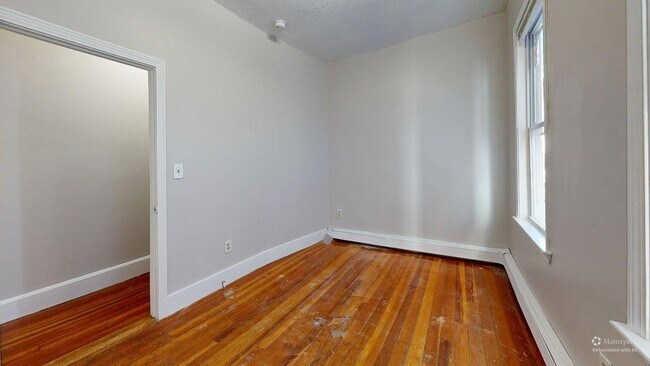 Building Photo - 273 Maverick St