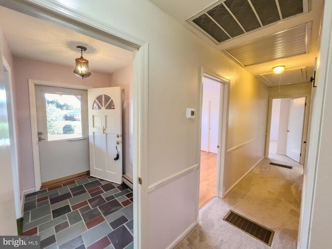 Building Photo - 194 Red Hill Rd