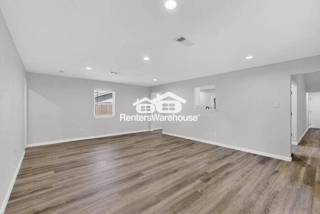 Building Photo - Completely ReFreshed Grapevine Rental