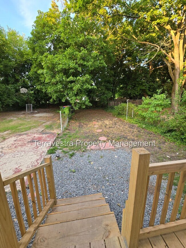 Building Photo - 321-323 South 5th Street