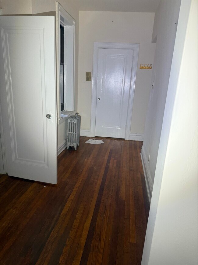 Building Photo - 821 Bergen Ave